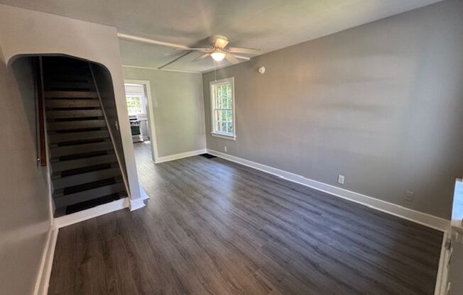 305 W CREIGHTON AVE