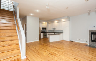 2427 N Clybourn Ave D