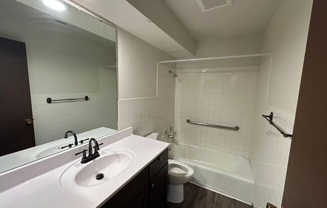 2 beds, 1 bath, $895, Unit 18