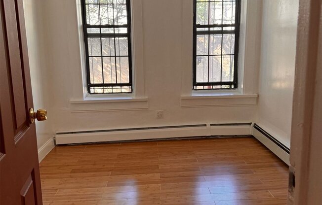 2 beds, 1 bath, $2,550