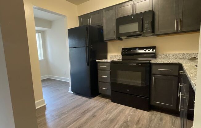 2 beds, 2 baths, 1,000 sqft, $1,950, Unit 14213 #304