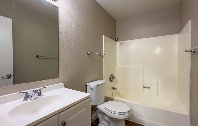 2 beds, 1 bath, $1,975, Unit 4968-08