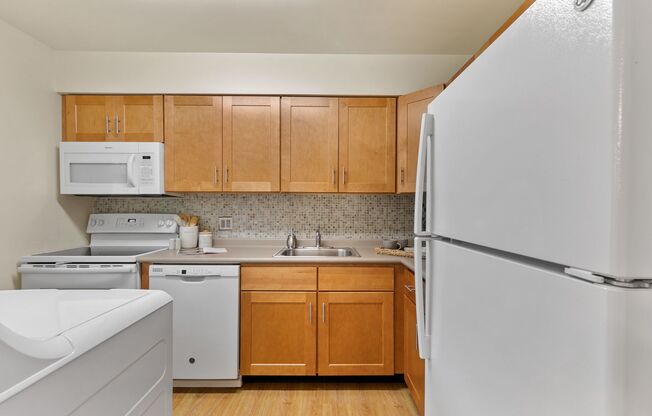 2 beds, 1 bath, 1,173 sqft, $1,765, Unit J11