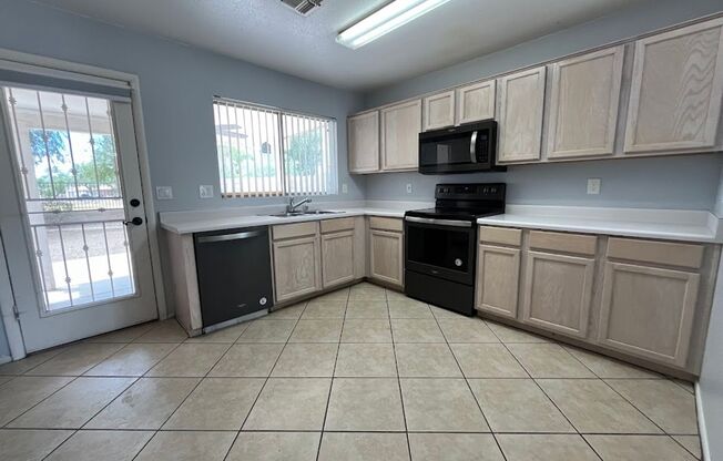 Charming 3-Bedroom Home in Horizons on Camelback with Park Views