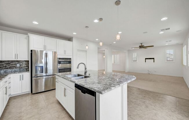 Stunning 4 Bedroom with Mountain Views!