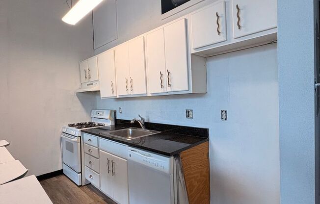 1 bed, 1 bath, 850 sqft, $1,695, Unit 602