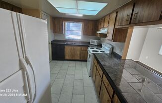 2 beds, 2 baths, $1,400, Unit Unit A