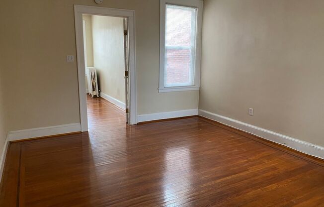 2 beds, 1 bath, 1,000 sqft, $1,750, Unit 3027 N. Calvert St. E6