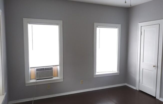 2 beds, 1 bath, 885 sqft, $995, Unit B