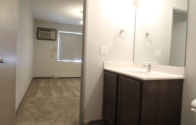 a look at the bathroom of a 750 square foot 1 bedroom apartment at the biltmore