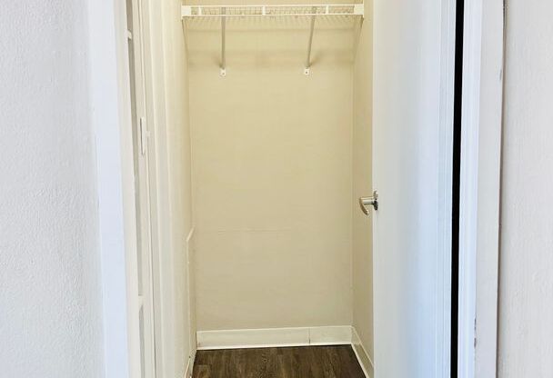 Studio, 1 bath, 320 sqft, $800, Unit # 607