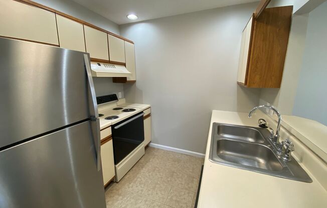 2 beds, 2 baths, 1,350 sqft, $1,525, Unit 26