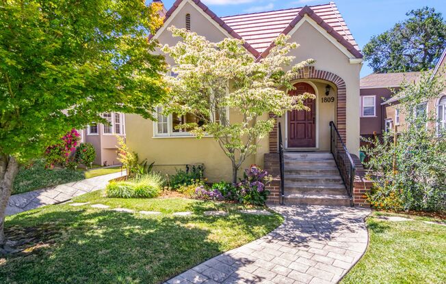 1809 Versailles Ave - 4+ bedroom | 3.5 bathroom | Single family home