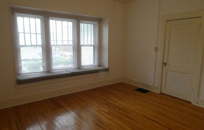 2 beds, 1 bath, $840, Unit Apt 101