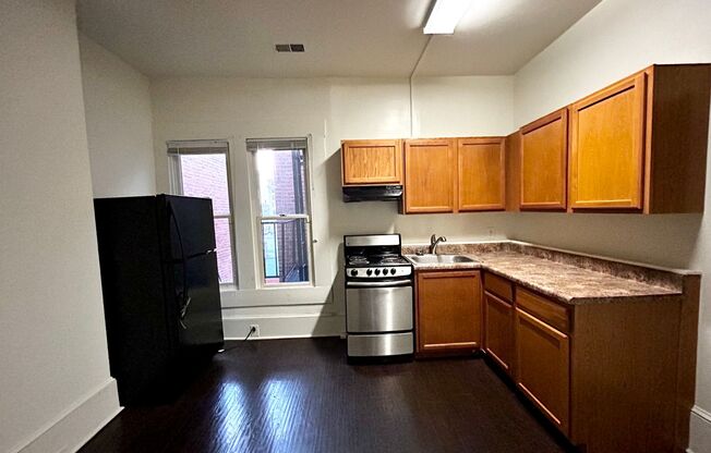 1 bed, 1 bath, 755 sqft, $1,050, Unit 1812-301