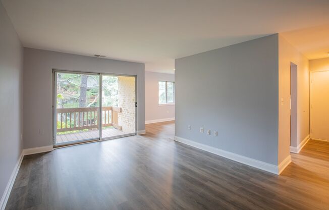 Beautiful Top Floor 1 Bedroom Condo in Columbia!