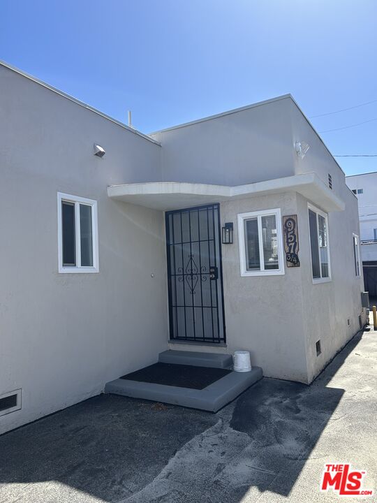 957 N ARDMORE AVE