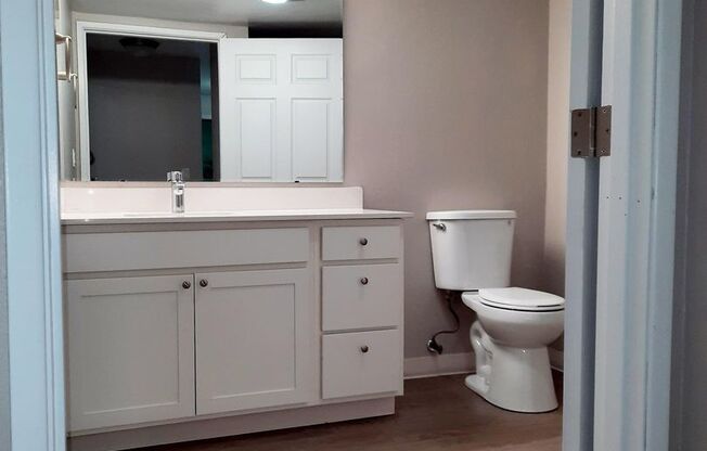 2 beds, 1 bath, 829 sqft, $1,750, Unit 411