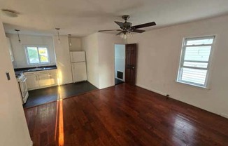 2 beds, 1 bath, $2,500, Unit 2