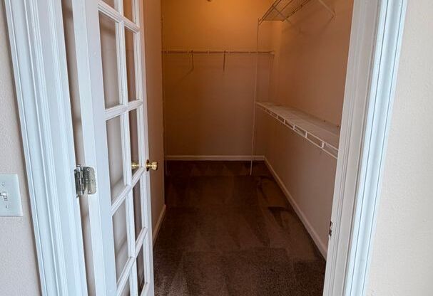 2 beds, 1 bath, 1,131 sqft, $1,252, Unit 01-302