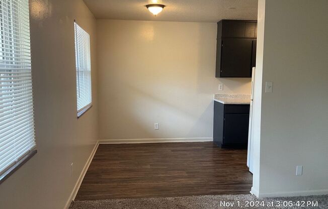 2 beds, 1 bath, 705 sqft, $1,095, Unit 02716-07