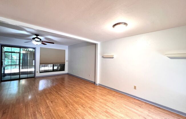 Updated 3 Bedroom, 3 Bathroom Townhome in Rockwood Villas!