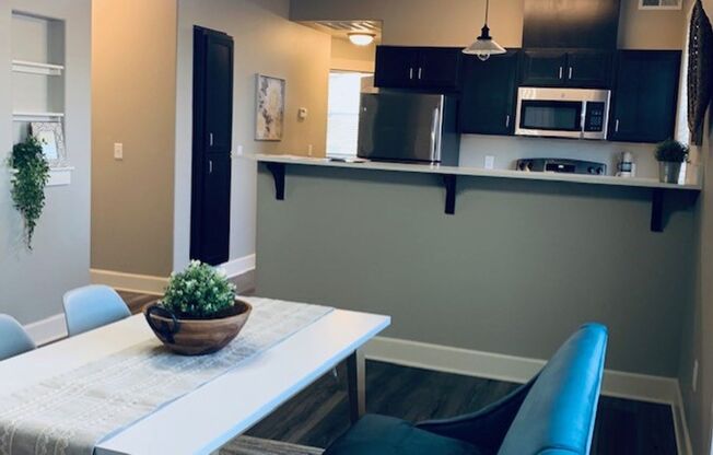 2 beds, 2 baths, 1,008 sqft, $1,850, Unit 125