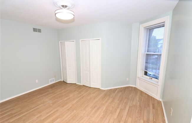 Spacious 1-Bedroom Apartment at 295 East Ferry