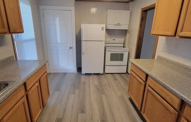 3 beds, 1 bath, $1,325