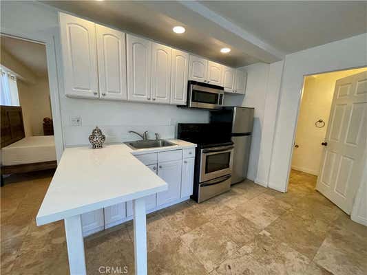 1 bed, 1 bath, 700 sqft, $3,000