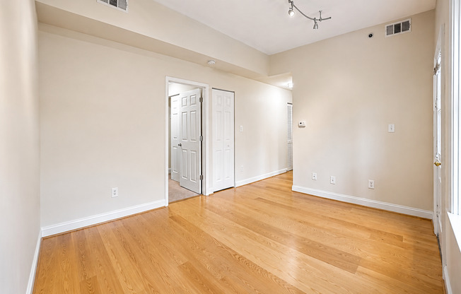 1 bed, 1 bath, $2,500, Unit 103