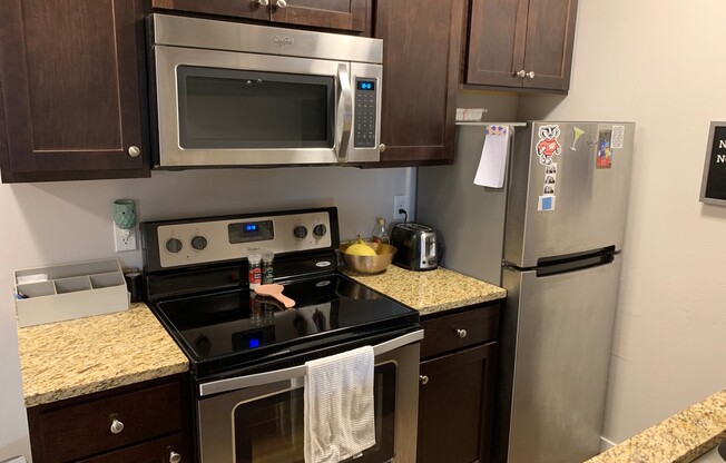 Studio, 1 bath, 300 sqft, $825, Unit 214
