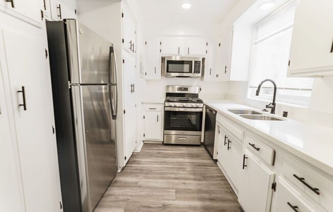 2 beds, 1.5 baths, 1,000 sqft, $2,298, Unit 200