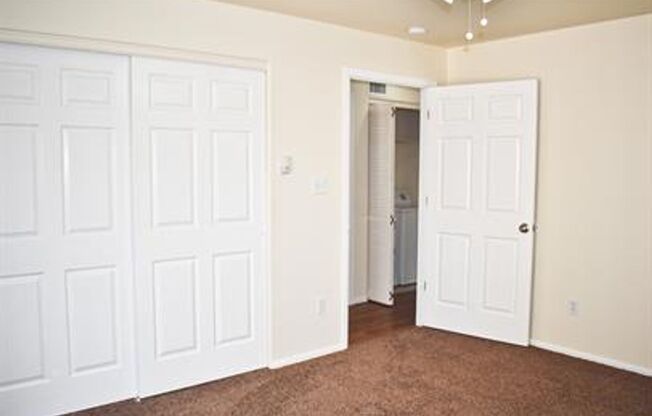 3 beds, 2 baths, 1,090 sqft, $1,595, Unit C