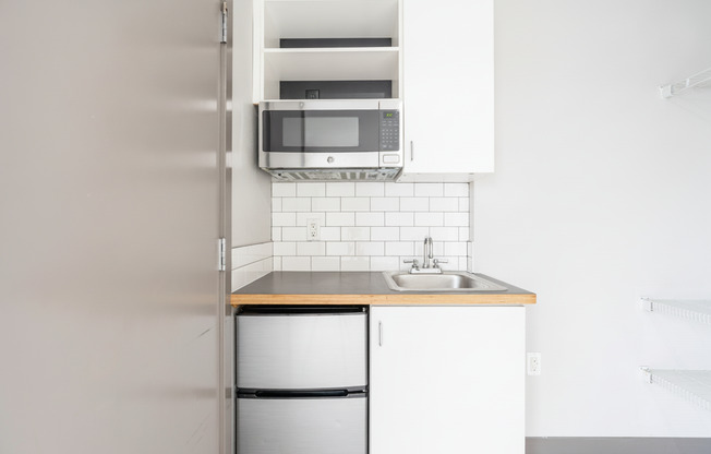 Studio, 1 bath, 152 sqft, $795, Unit 212
