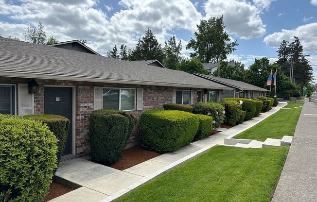 3 beds, 1 bath, 906 sqft, $1,849, Unit 15
