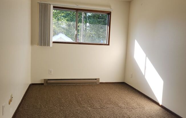 2 beds, 1.5 baths, 1,020 sqft, $1,300, Unit #E