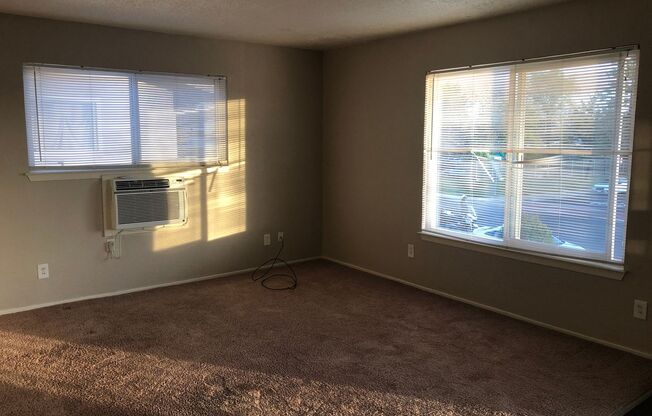 2 beds, 1 bath, 1,050 sqft, $1,600, Unit 4