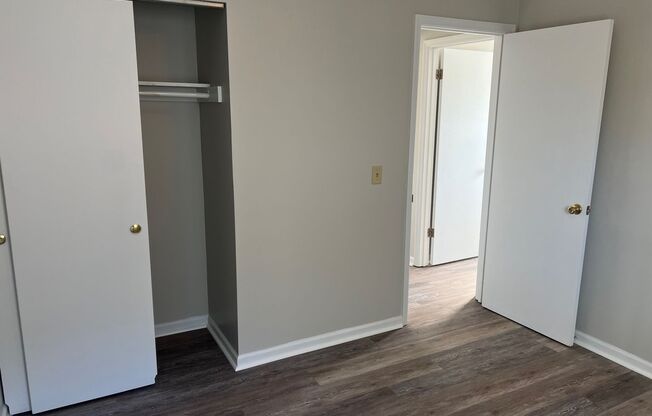 2 beds, 1 bath, 693 sqft, $750, Unit R5