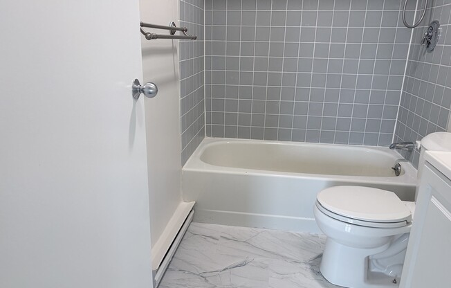 2 beds, 1 bath, 760 sqft, $2,300, Unit 605