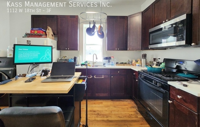 1112 W 18 ST
