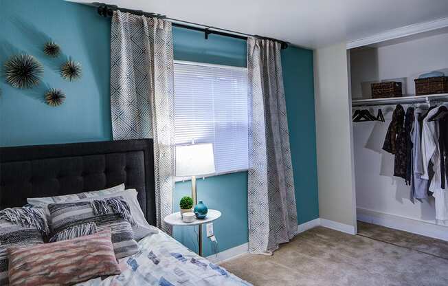 Beautiful Bright Bedroom at Heritage Apartments, Columbus