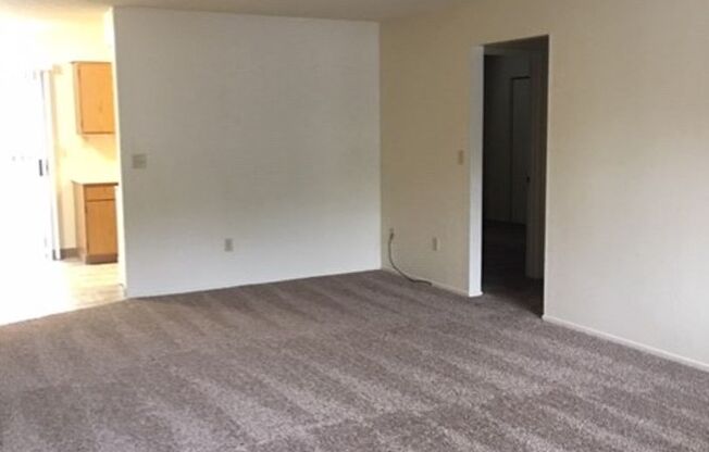 2 beds, 1 bath, $1,000, Unit 2