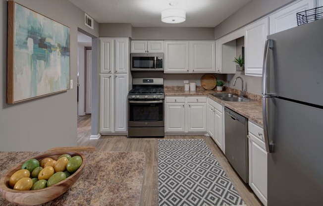 Graceful Dining Area at Carol Stream Crossing, Carol Stream, IL, 60188