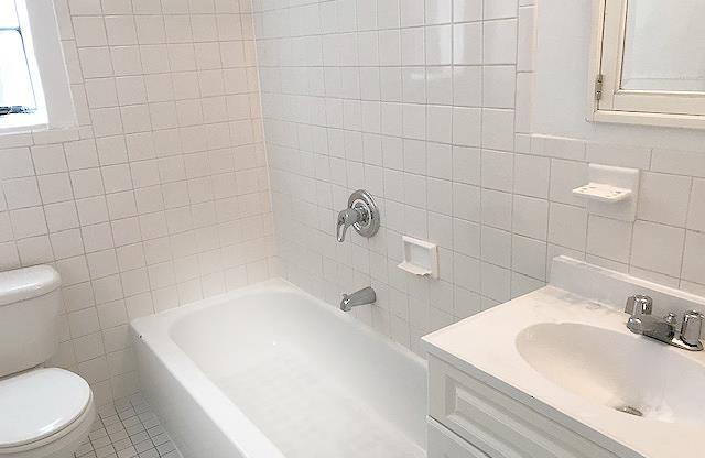 2 beds, 1 bath, $5,000, Unit 1-P