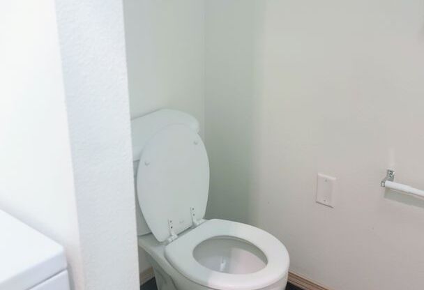 1 bed, 1 bath, 852 sqft, $1,305, Unit 362