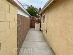 2 beds, 1 bath, 930 sqft, $2,800