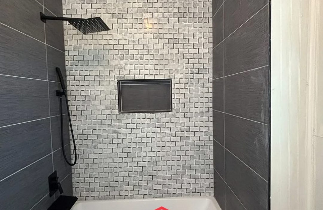 620 W 38 ST