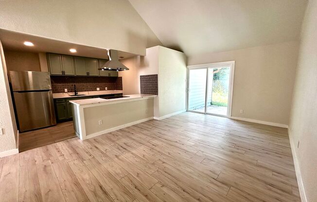 8 beds, 3 baths, $10,400, Unit House