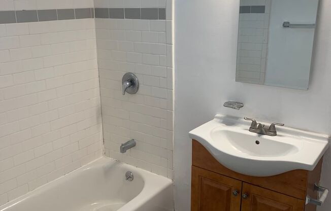 1 bed, 1 bath, $2,295, Unit H